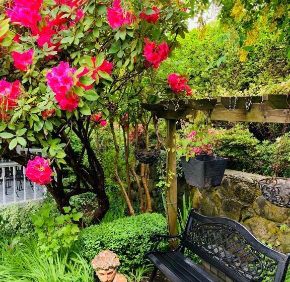 فندق Crystal S View Bed & Breakfast