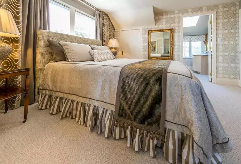 هتل Crystal S View Bed & Breakfast