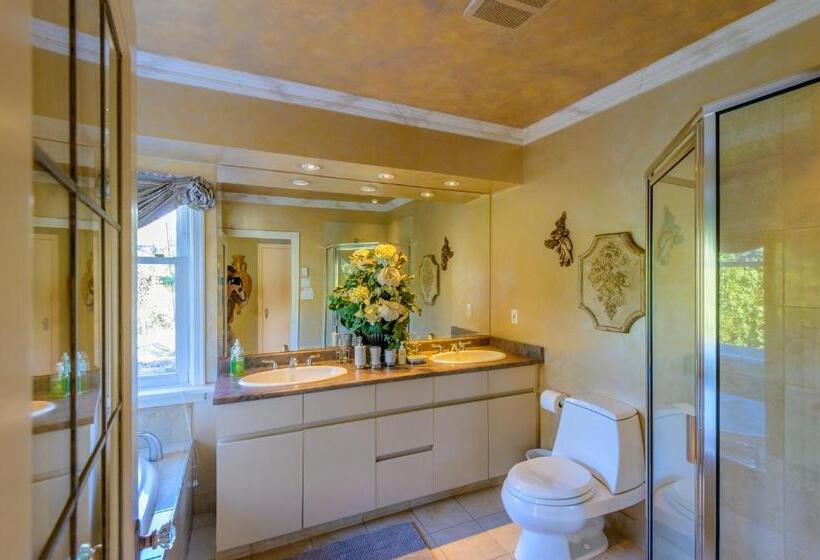 فندق Crystal S View Bed & Breakfast