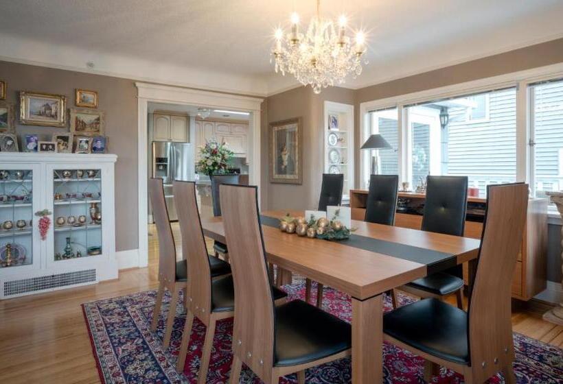 فندق Crystal S View Bed & Breakfast