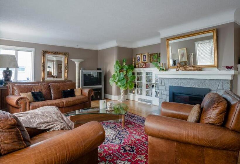 فندق Crystal S View Bed & Breakfast