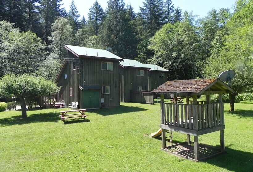 Hotelli Forest Echoes Cabins