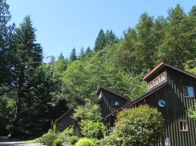 Hotelli Forest Echoes Cabins