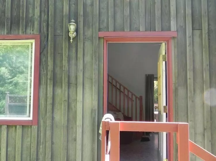 Hotelli Forest Echoes Cabins
