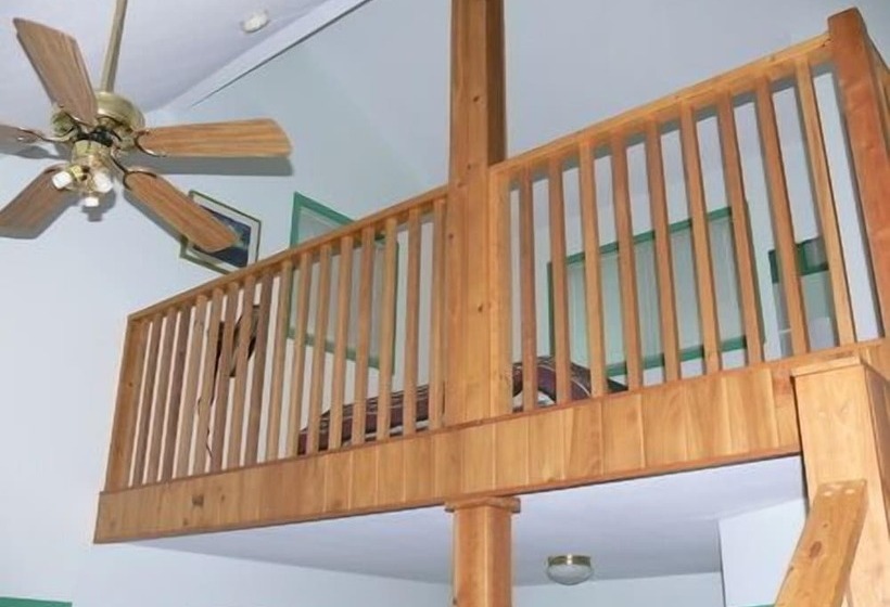 Hotelli Forest Echoes Cabins