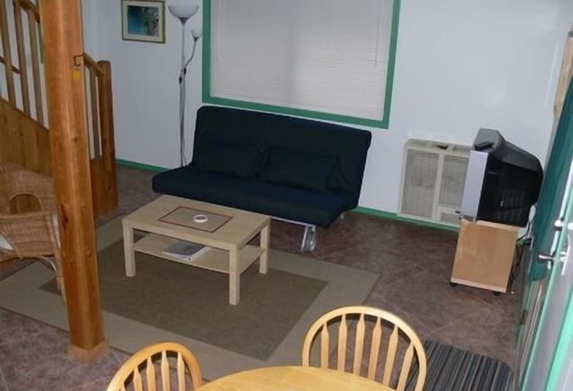 Hotelli Forest Echoes Cabins