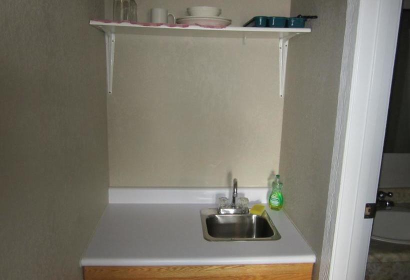 בית מלון כפרי Hideaway Inn