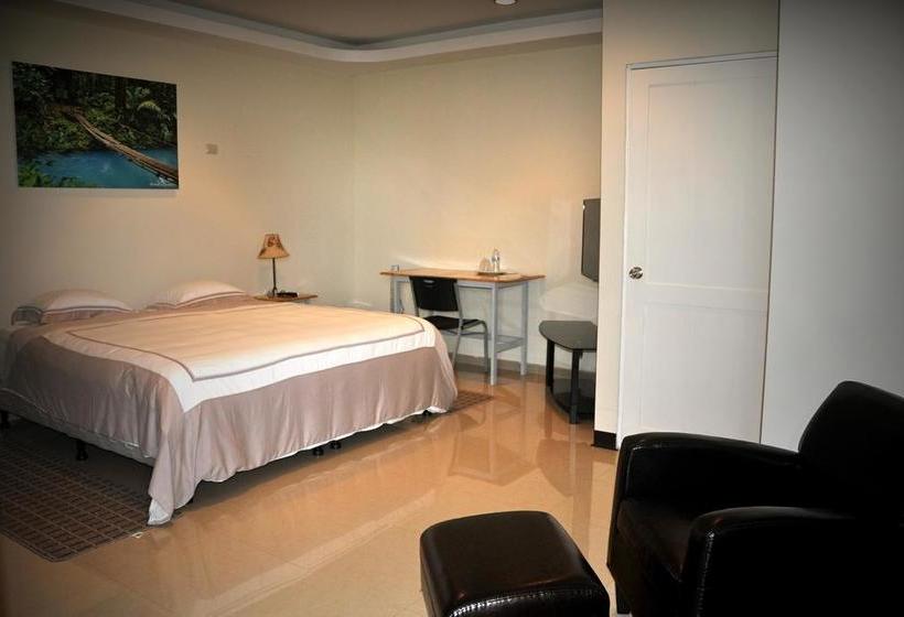 هتل Legacy Boutique