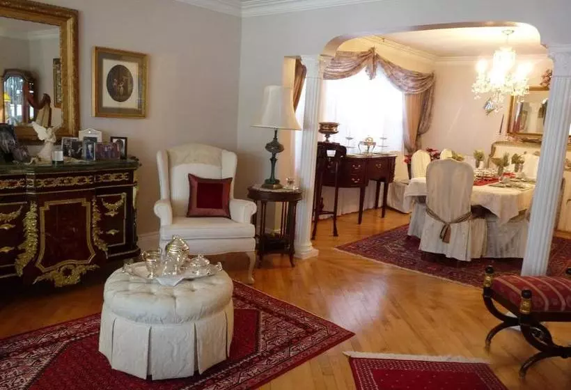 Hotelli Les Diplomates B&b Executive Guest House