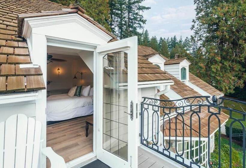 هتل Rowena's Inn On The River