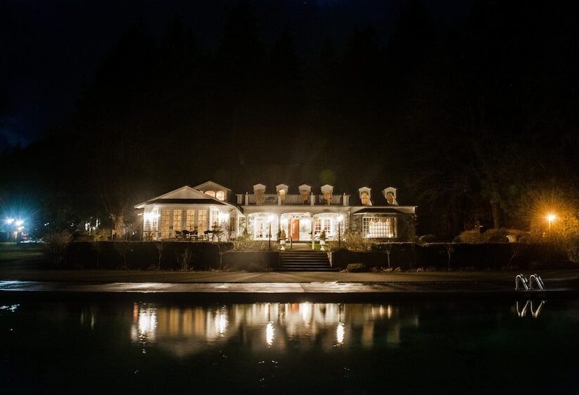 هتل Rowena's Inn On The River