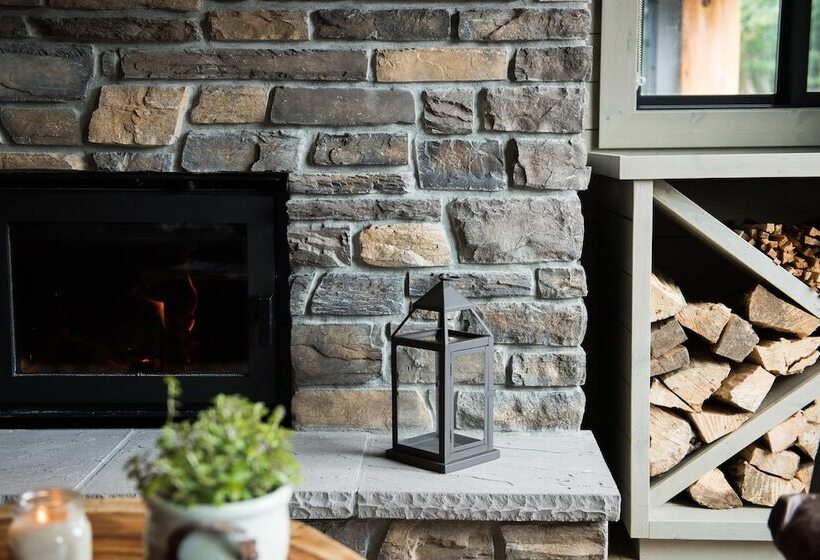 هتل Rowena's Inn On The River