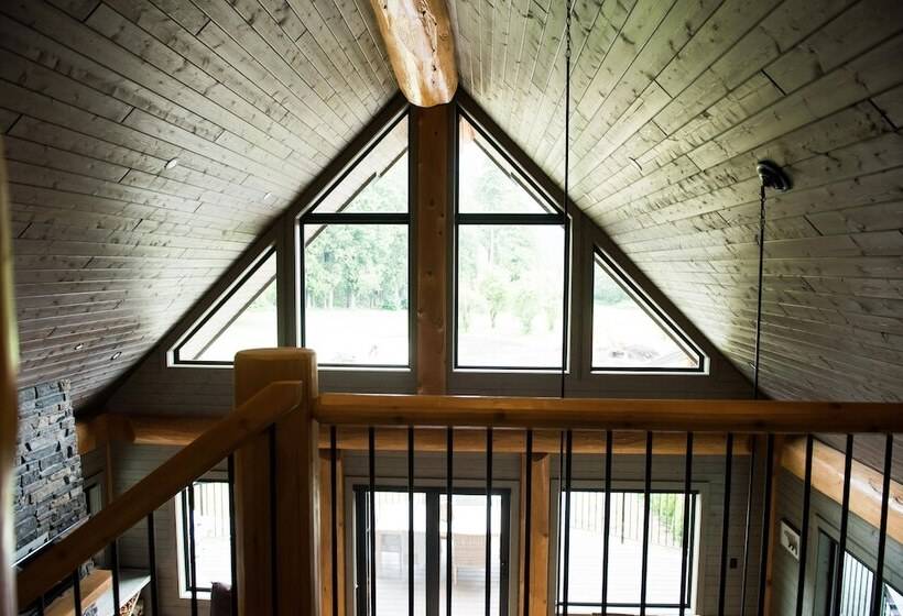 هتل Rowena's Inn On The River