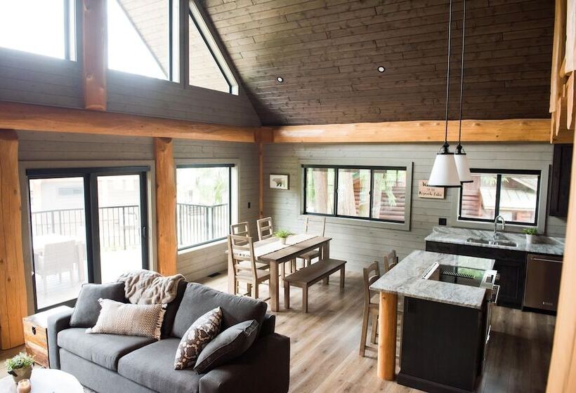 هتل Rowena's Inn On The River