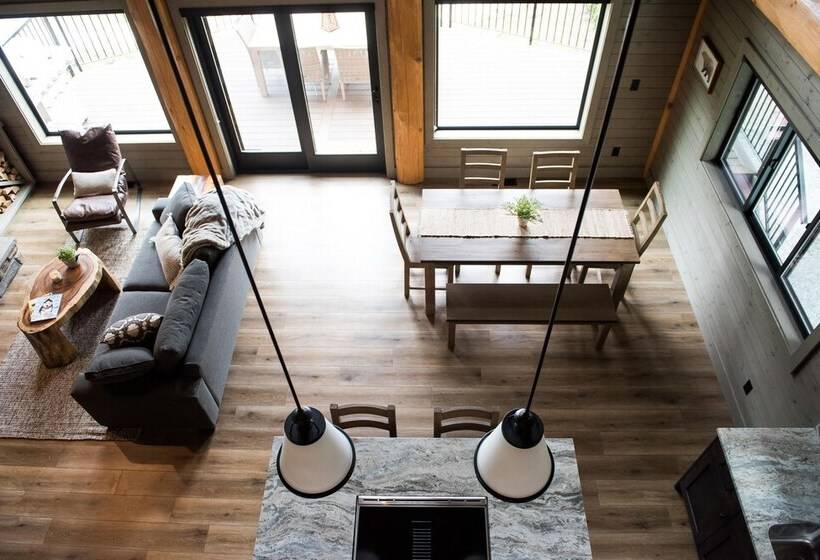 هتل Rowena's Inn On The River