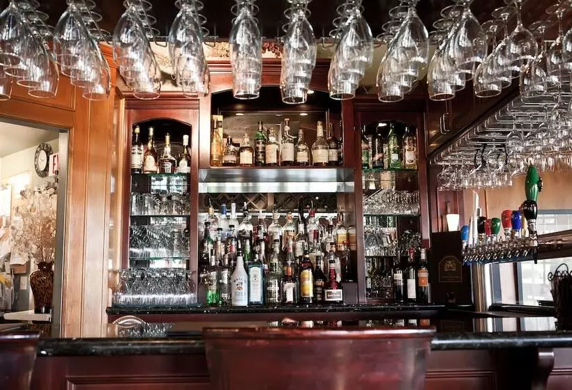 ホテル Rowena's Inn On The River