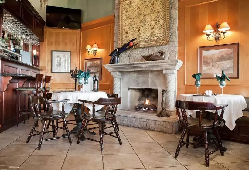 ホテル Rowena's Inn On The River
