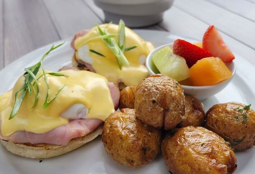 هتل Rowena's Inn On The River