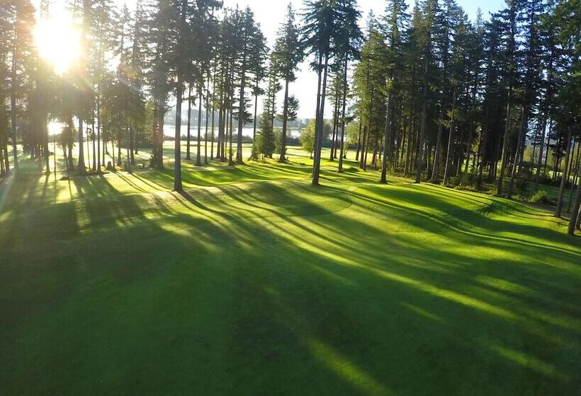 هتل Rowena's Inn On The River