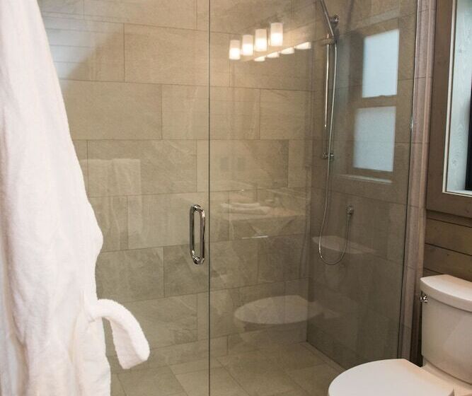 هتل Rowena's Inn On The River