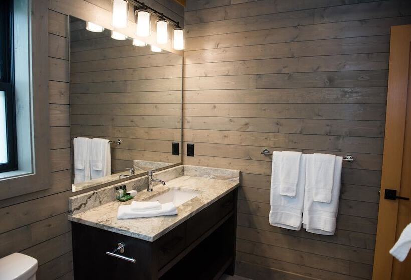 هتل Rowena's Inn On The River