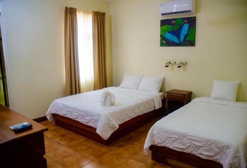 호텔 & Villas Huetares