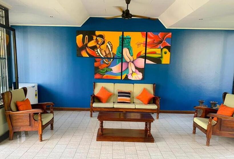 호텔 & Villas Huetares