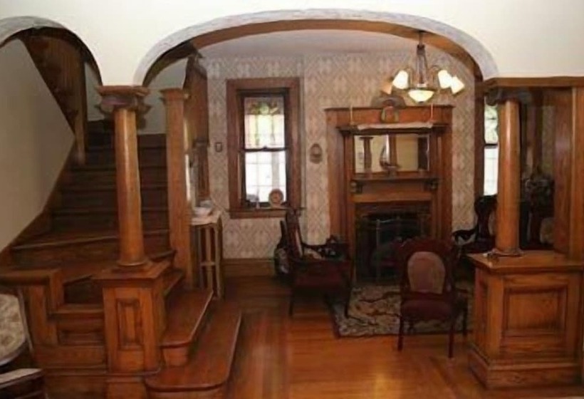 Hotel Wakamow Heights Bed And Breakfast