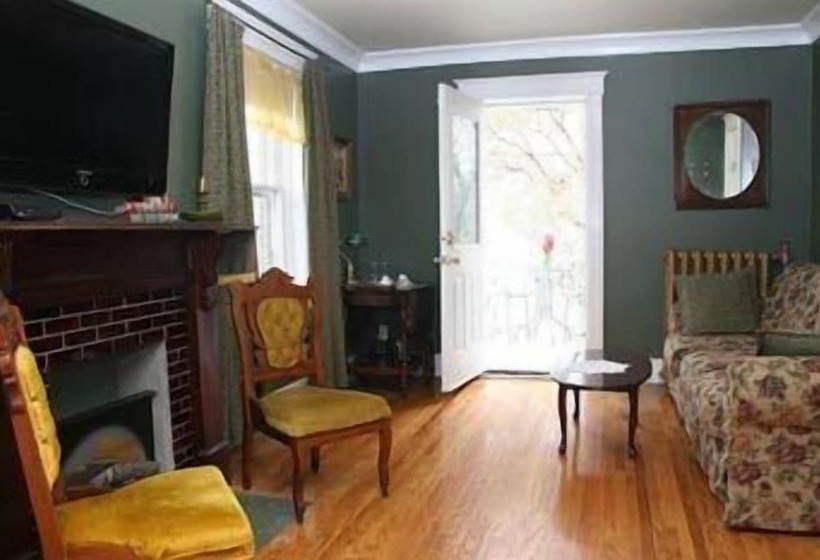 Hotel Wakamow Heights Bed And Breakfast