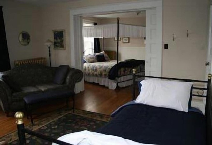 Hotel Wakamow Heights Bed And Breakfast