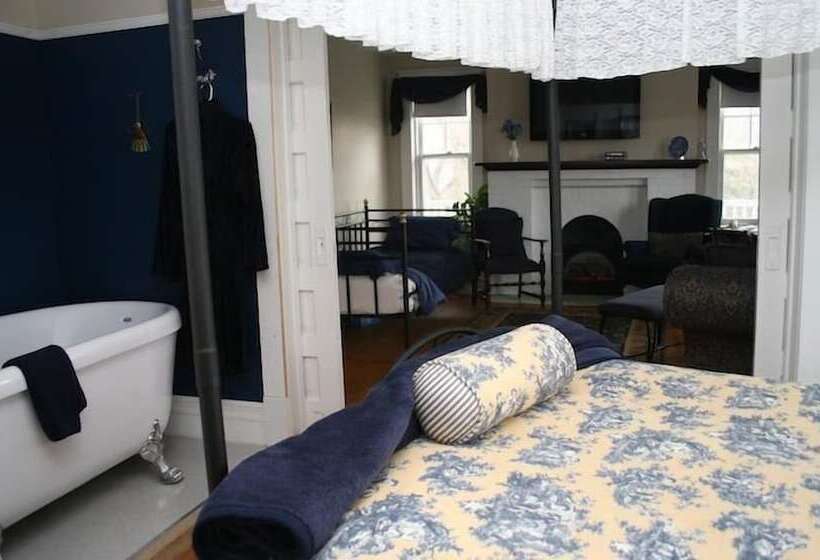 Hotel Wakamow Heights Bed And Breakfast