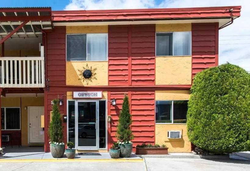 Maple Leaf Motel Inn Towne