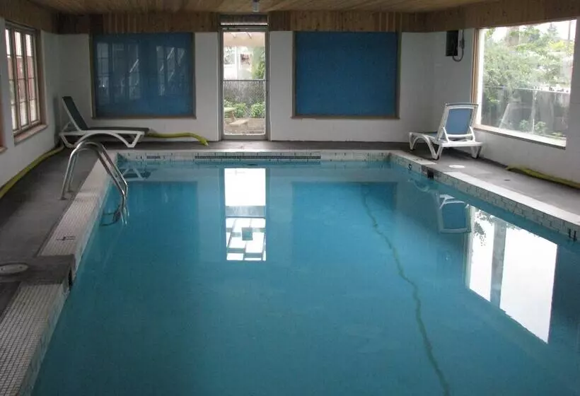 Plaza Motel