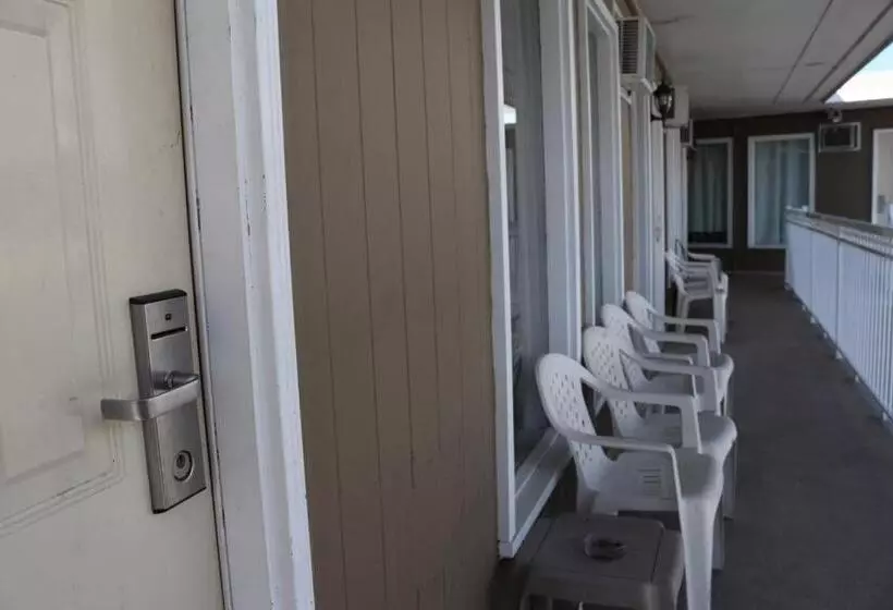 Plaza Motel
