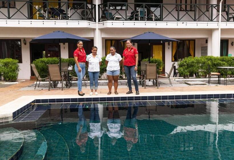 استراحتگاه Condiminium Villas Mymosa