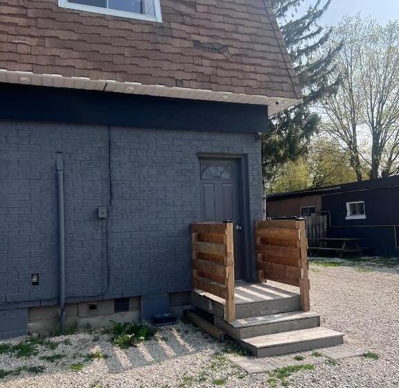 Sharodon Sands Motel