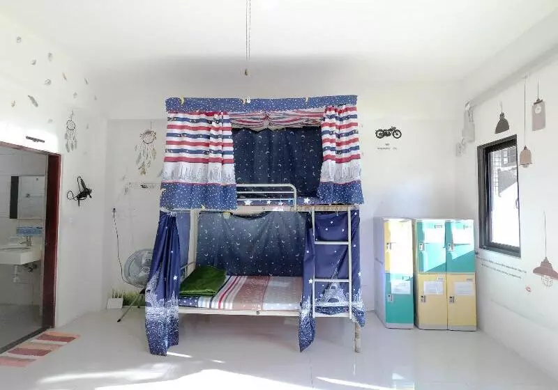 Sleeping Bag Boar Backpacker   Hostel