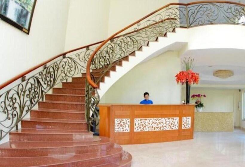 Hoa Binh Rach Gia Resort