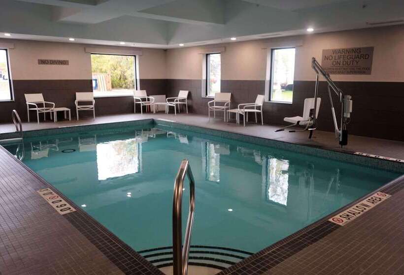 Отель Country Inn & Suites By Radisson, Belleville, On