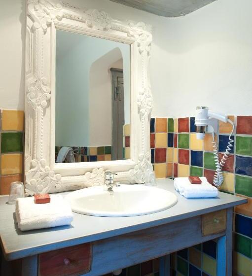 فندق Domaine De Caranella