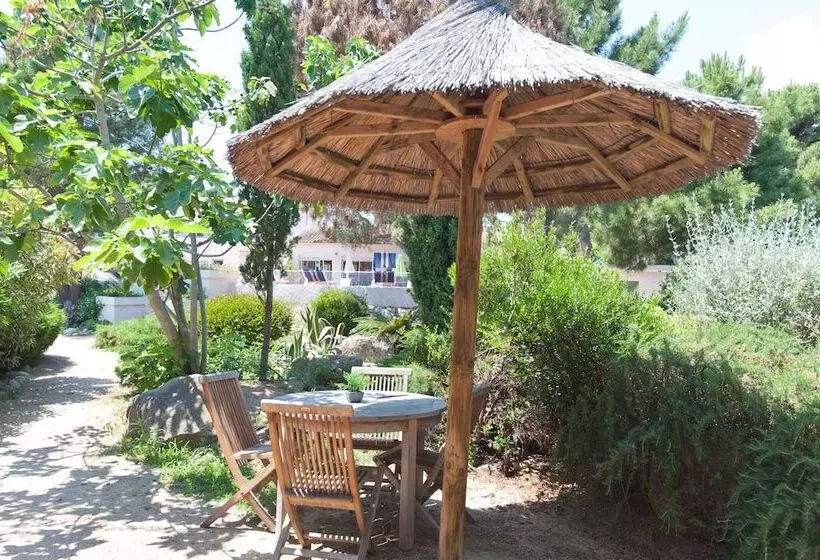هتل Domaine De Caranella
