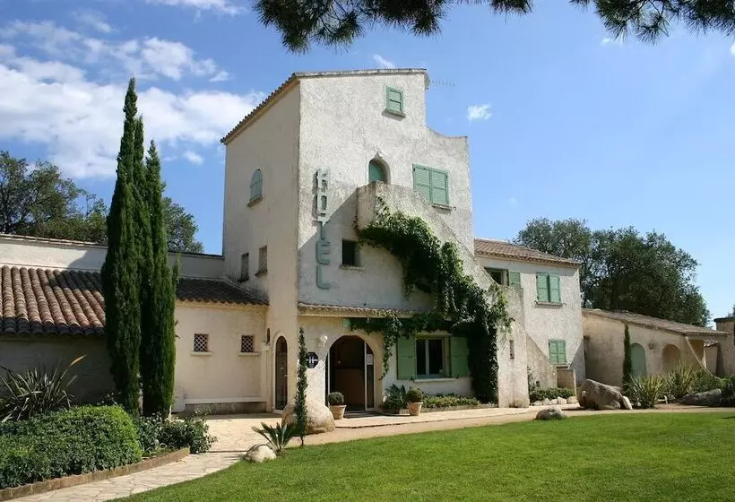 هتل Domaine De Caranella