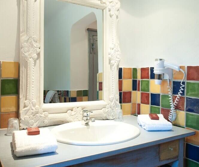 فندق Domaine De Caranella