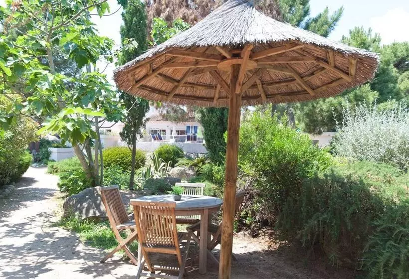 هتل Domaine De Caranella