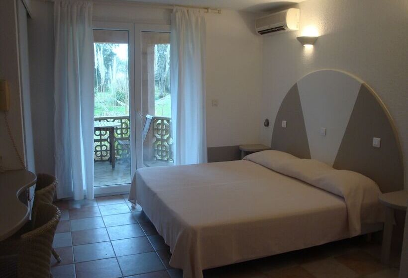 فندق Domaine De Caranella