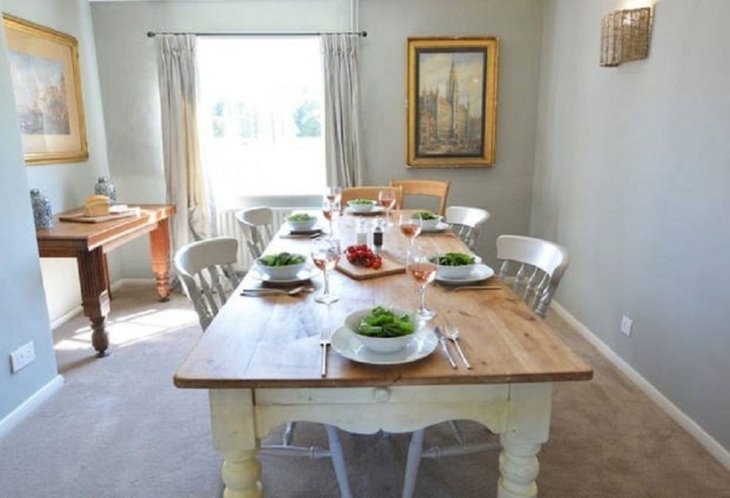 Hotelli Fritton Arms Collection