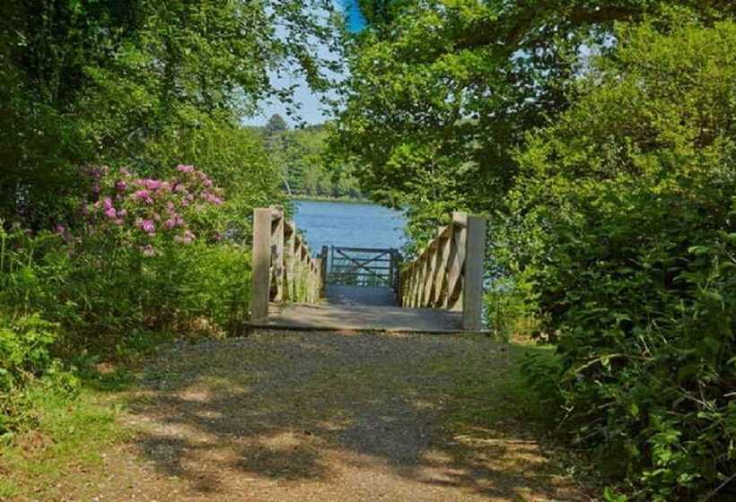 Hotelli Fritton Arms Collection