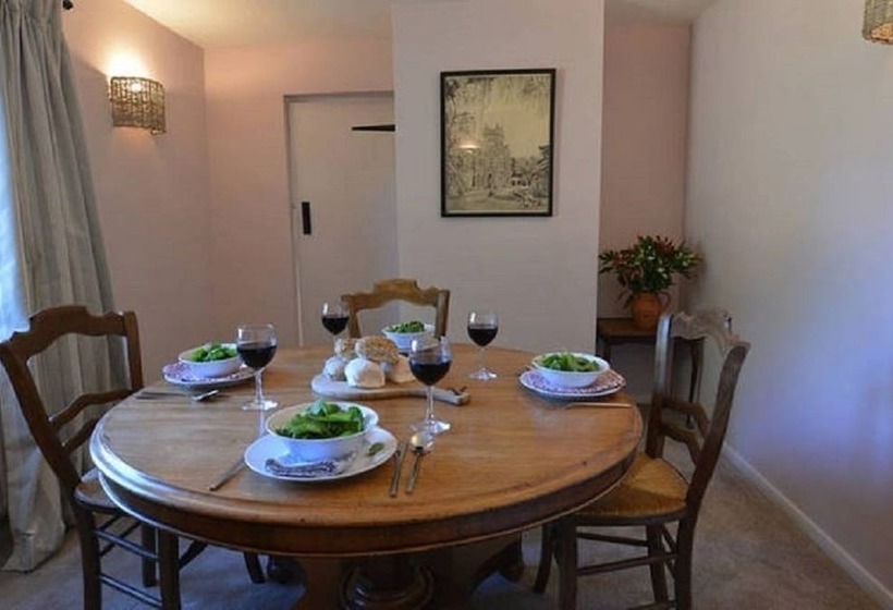 Hotelli Fritton Arms Collection