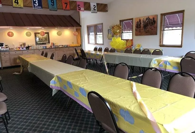 Hotelli Landmark Motor Inn