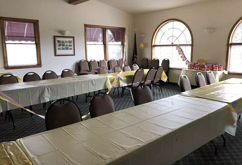 Hotelli Landmark Motor Inn